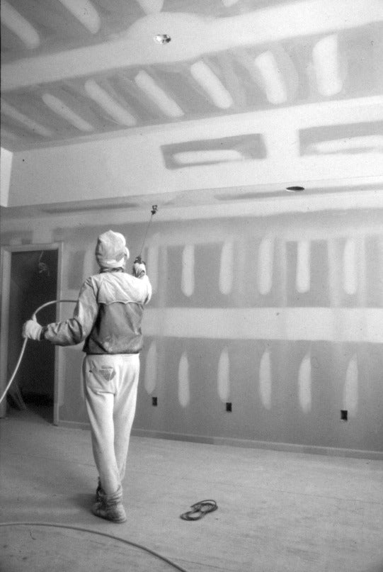 Projection d'enduit sur plaques de plâtre avec système airless