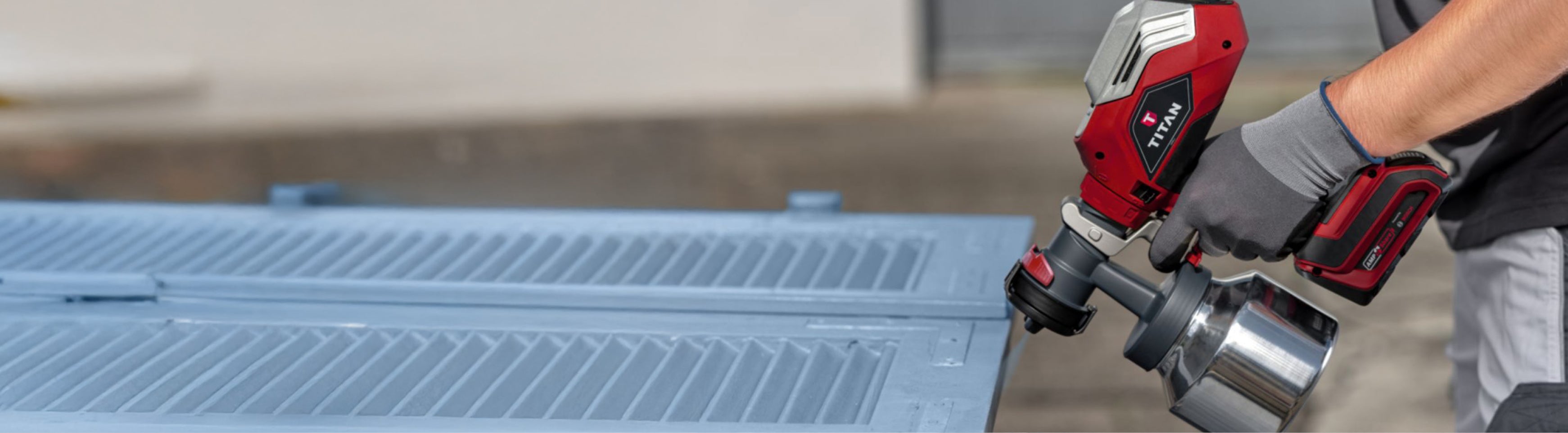 Titan Flexspray sur batterie utilisé pour la finition volets