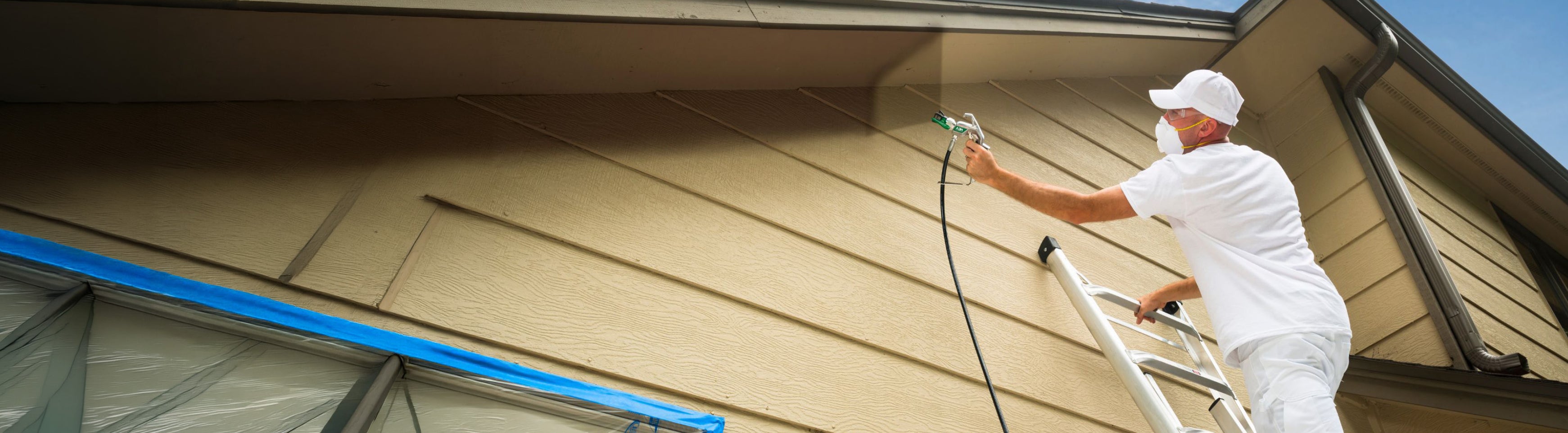 Application de peinture sur façade à l'aide d'un airless professionnel Titan ControlMax