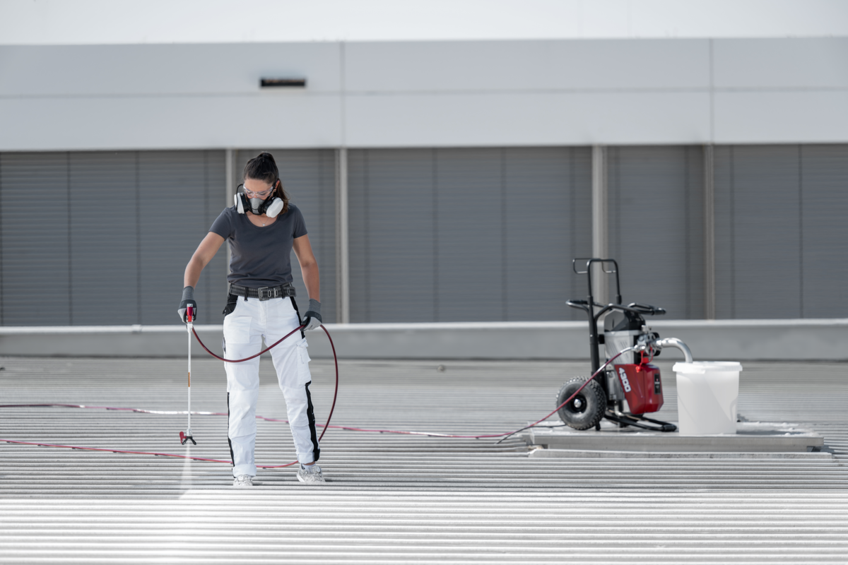 Rallonge Titan pour pistolet de peinture airless utilisée pour des travaux de peinture extérieure