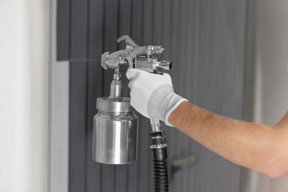 Travaux de laquage avec le système HVLP Titan Capspray X80