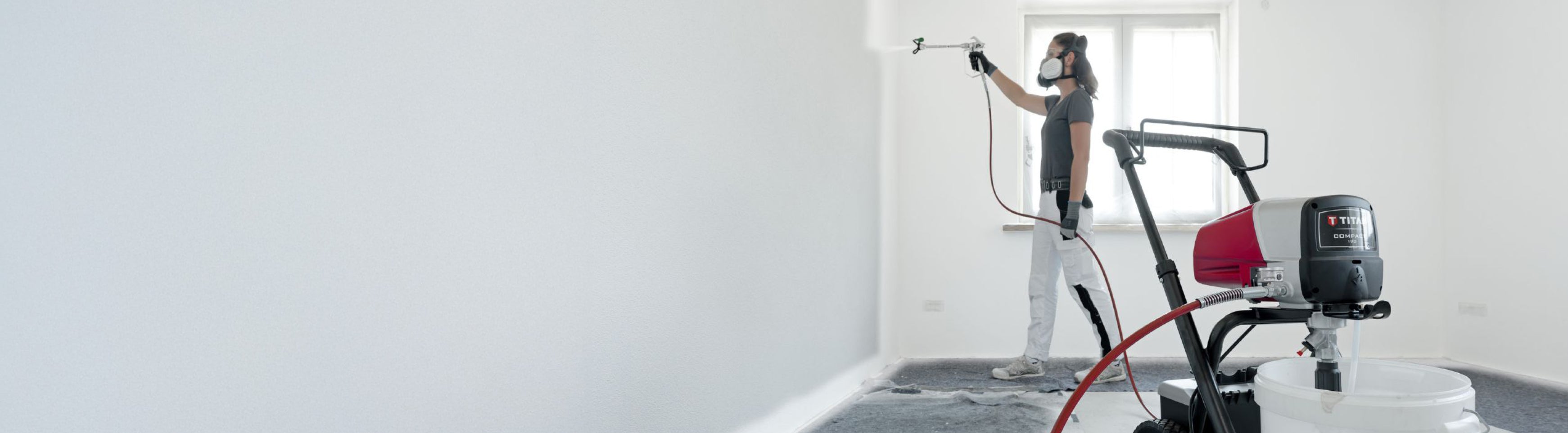 Pulvérisateur airless Titan Compact utilisé pour des travaux de peinture intérieure professionnelle