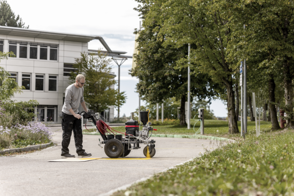 Machine Titan PowrLiner 3500 en marquage extérieur